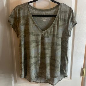 American Eagle Camo “Favorite T” V Neck T Shirt